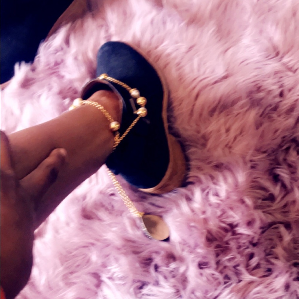 Shoes - Picture 5 of 7